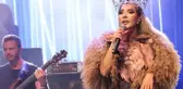 Şarkıcı Hande Yener, isim vermeden meslektaşlarını hedef aldı