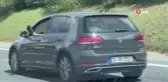 Son dakika haber! TEM Otoyolunda ayağını camdan çıkararak araç kullanan şoför kamerada