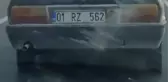 BUZAĞIYI OTOMOBİLİN ARKA KOLTUĞUNDA TAŞIDI
