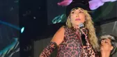 Hande Yener meslektaşlarına meydan okudu: Bana ancak kıyafette rakip olabilirler