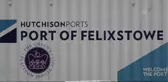 İngiltere'nin en büyük konteyner limanı Felixstowe'un çalışanları iş bıraktı (2)