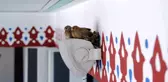 Camiyi mesken tutan kumrular yuvalarını hoparlörlerin üzerine inşa ediyor