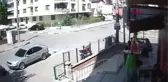 HAFİF TİCARİ ARAÇLA ÇARPIŞAN MOTOSİKLETİN SÜRÜCÜSÜ YARALANDI