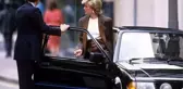 Prenses Diana'nın kullandığı otomobil açık artırmada 650 bin sterline satıldı