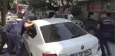 İSTANBUL-AVCILAR'DA OTOMOBİLİNDE UYUYAN SÜRÜCÜ GÜÇLÜKLE UYANDIRILDI