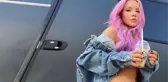 Tanga bikinisiyle poz veren Ece Seçkin, gelen yorum üzerine küplere bindi