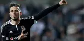 Beşiktaş'tan ayrılan Oğuzhan Özyakup, Antalyaspor ile 1+1 yıllık sözleşme imzalayacak