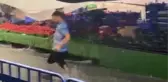 KÜÇÜKÇEKMECE'DE PAZARI SU BASTI ESNAF YAĞMURUN DİNMESİNİ BEKLEDİ