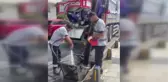 Sağanak yağış nedeniyle pazarın içindeki yol çöktü, esnaf zor anlar yaşadı