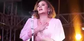 Deniz Seki konserinde photoshop'u abarttı! Gerçek haliyle alakası yok, işte gerçek hali