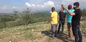 Sağanak yağışla birlikte gelen dolu, çiftçinin mahsulünü vurdu