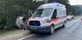 Ağaçlara çarpan otomobildeki 6 kişi yaralandı