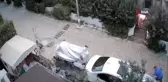 Şüpheli şahıs gurbetçilerin oturduğu sitedeki araçların lastiklerini kesti, camları kırdı