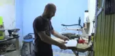 Trabzonlu elektrik ustası ağaç parçalarını adeta sanat eserine dönüştürüyor