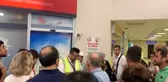 Uçak 12 saat rötar yaptı, yolcular mağdur oldu