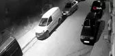 Hırsız balkonda asılı olan çamaşırları çaldı... O anlar kamerada