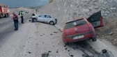 TOKAT'TA İKİ OTOMOBİL ÇARPIŞTI 4 YARALI