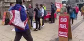 EDİNBURGH - İskoç Sosyalist Partisi üyeleri enerji fiyatlarındaki artışı protesto etti