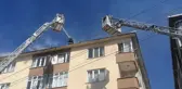İzolasyon çalışması sırasında yangın çıktı, çatı alev alev yandı
