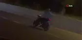 Son dakika haberi: Motosikletli magandanın tek teker şovu kamerada