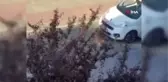 Son dakika haberi... Silahlı yol verme tartışması kamerada: Kamyonetiyle otomobilin önünü kesti, tabancayla camlarına vurdu