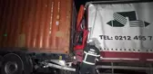 TEM'de tıra arkadan çarpan kamyon kağıt gibi ezildi: 1 ölü