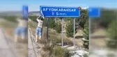 ÖZEL) Memleket hasretini şehrin tabelasını öpüp, sarılarak dindirdi