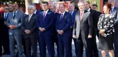 Vali'nin okul ziyaretinde sıra altına saklanan minik öğrenci gülümsetti