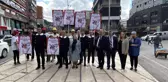4 mahalle muhtarı çocukların okul ihtiyaçları karşılamak için okul üniforması giydi
