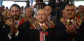 Kılıçdaroğlu, havai fişek fabrikası patlamasında hayatını kaybedenlerin yakınlarıyla buluştu