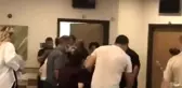Son dakika haber! Hastanede hastalar arasında sıra kavgası kamerada