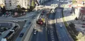 Kadıköy'de devrilen hafriyat kamyonu 8 saatlik çalışma sonucu kaldırıldı