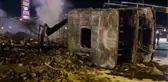 Devrildikten sonra alev alan tırın sürücüsü yaralandı