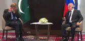 Pakistan Başbakanı Şerif'in Putin'le görüşmesinde kulaklıkla sınavı