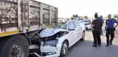 Son dakika haberi: Otomobil duran çekiciye arkadan çarptı: 4 yaralı