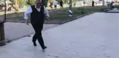 KPSS'ye giren kızının kimliğini son anda yetiştiren baba alkışlarla karşılandı