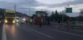 Kargo yüklü dorse tırdan ayrılarak TEM'de devrildi