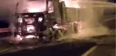 Yanan tırdan geriye demir yığını kaldı