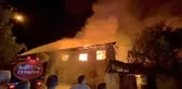 Geceyi gündüze çeviren yangın mahalle halkını seferber etti