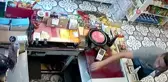 Şarküteriye giren hırsız kasadaki paraları böyle çaldı
