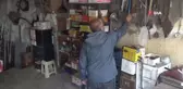 Dışından bakan hurda dükkanı sanıyor, içerisi tarihe açılıyor
