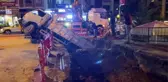 İSKİ çalışmasında yol çöktü, hafriyat kamyonu çukura düştü