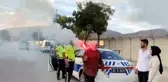 Polis denetiminde megafonu eline alan genç, nişanlısına evlenme teklifi etti