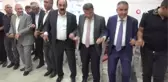 Hakkari yerel haberleri: Yüksekova kültürüne ayak uyduran Kaymakam Çimşit düğünde halay çekti