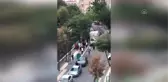 Son dakika gündem: Bahçelievler'de öğrenciler arasındaki kavga cep telefonuyla görüntülendi