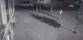 Önce etrafı kolaçan etti, sonra motosikleti çaldı...Hırsızlık anları kamerada