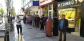 Emekli promosyonlarında son gün! Promosyon almak isteyenler uzun kuyruklar oluşturdu