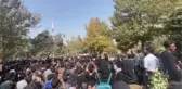 İran'ın birçok üniversitesinde gözaltına alınan öğrencilere destek için eylem yapıldı