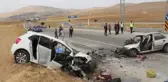 İki otomobilin çarpıştığı kazada 4 kişi öldü, 3 kişi yaralandı
