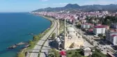 29 yılda tamamlanan yığma taş cami, mimarisiyle dikkati çekiyor